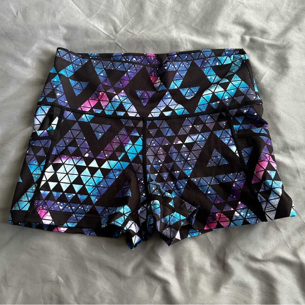 Geometric Patterned Women's Workout Shorts